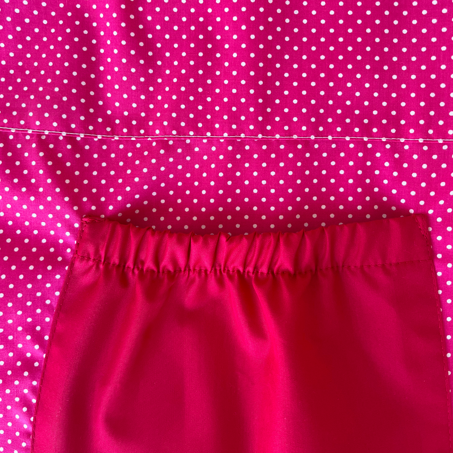 BT40 BATA MAESTRA TOPITOS CON BOLSILLOS ROJOS
